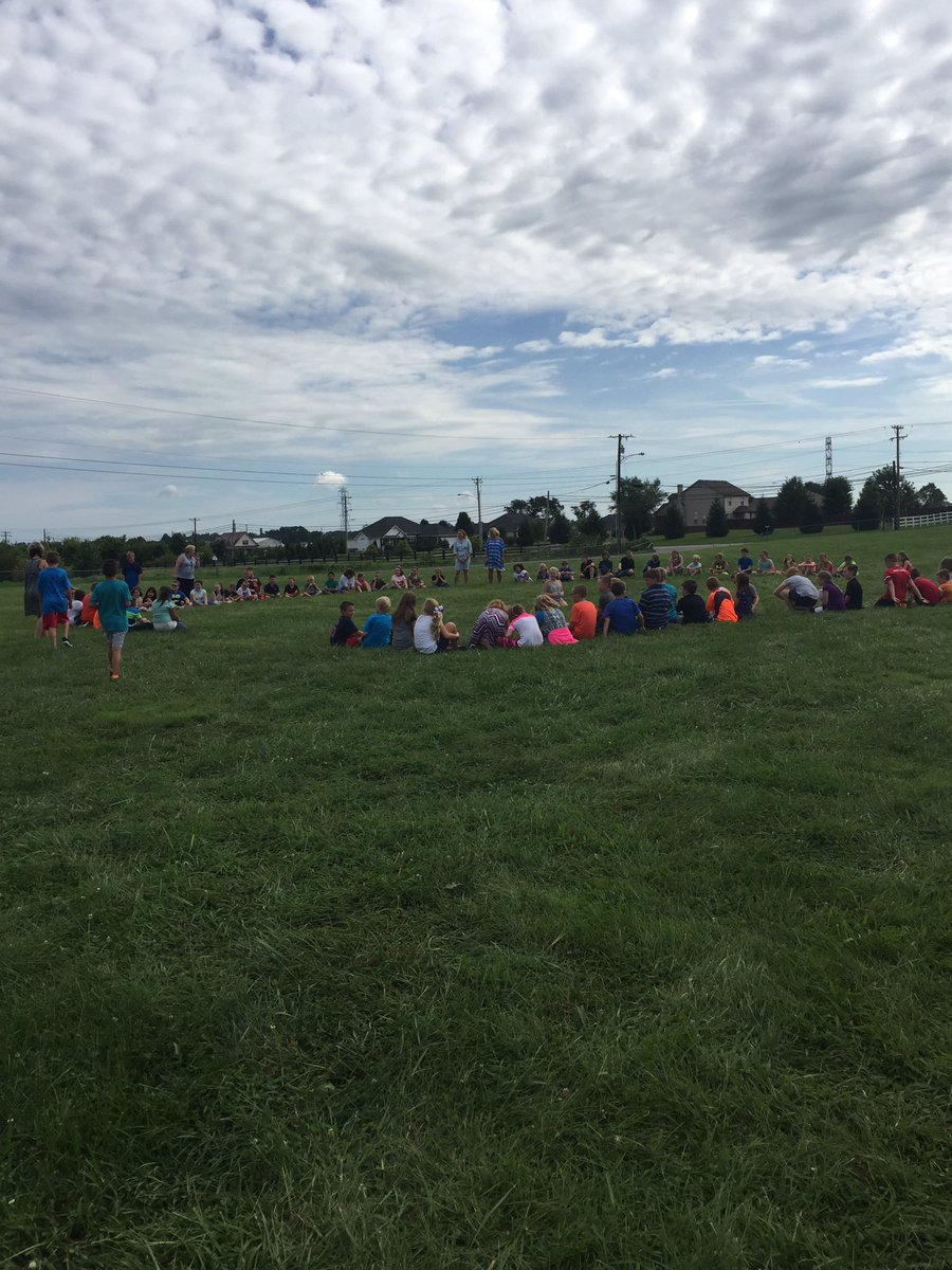CDR_Elementary's tweet image. 4th grade playing icebreaker games to get to know their classmates! #GARRARDshines #TeamKid #GoBobcats