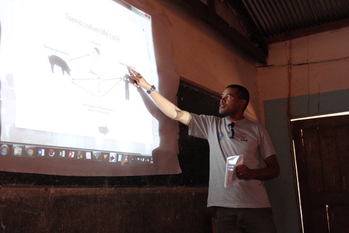 Vicious_Worm's tweet photo. TVW in Zambia!
Dr Mwape is teaching.Students are eager to learn and intrigued by clickers
Photo courtesy:Dr Hobbs EC https://t.co/Kv0o8Kbgg4