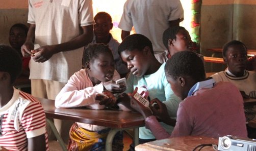 Vicious_Worm's tweet photo. TVW in Zambia!
Dr Mwape is teaching.Students are eager to learn and intrigued by clickers
Photo courtesy:Dr Hobbs EC https://t.co/Kv0o8Kbgg4