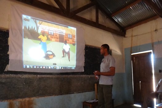 Vicious_Worm's tweet photo. TVW in Zambia!
Dr Mwape is teaching.Students are eager to learn and intrigued by clickers
Photo courtesy:Dr Hobbs EC https://t.co/Kv0o8Kbgg4