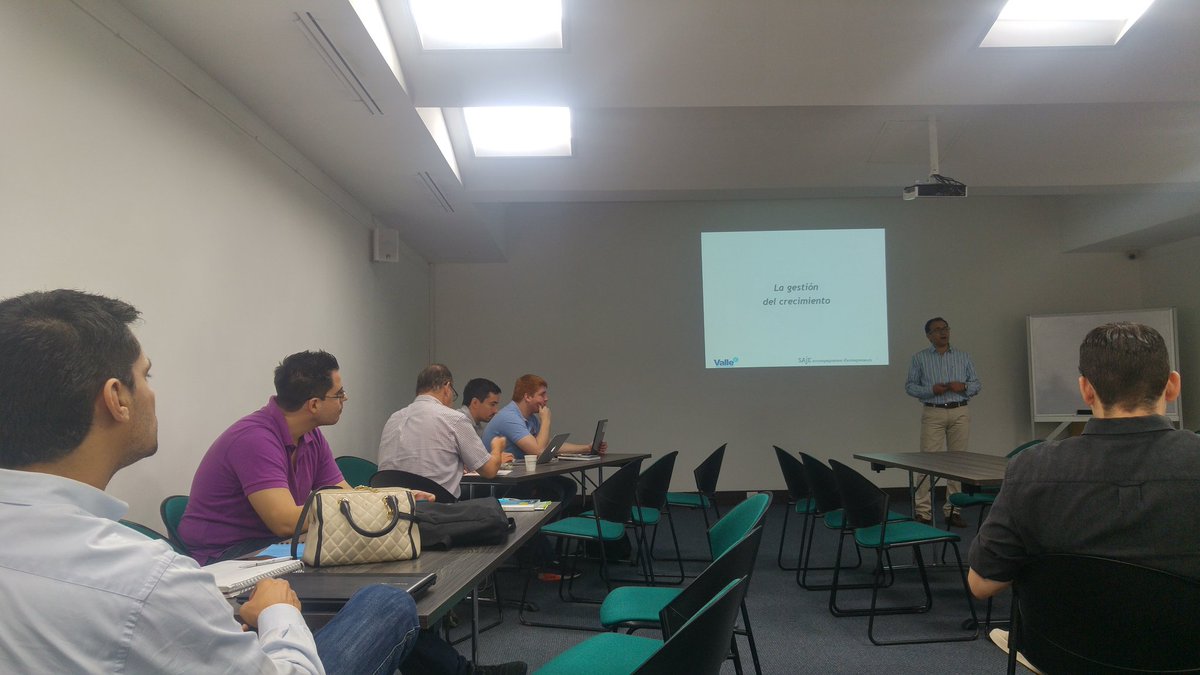 jaricapa's tweet photo. Iniciando proceso de acompañamiento y mentoria a empresas finalistas de #valle E 2016 en ccc https://t.co/NPgk0oo1wc