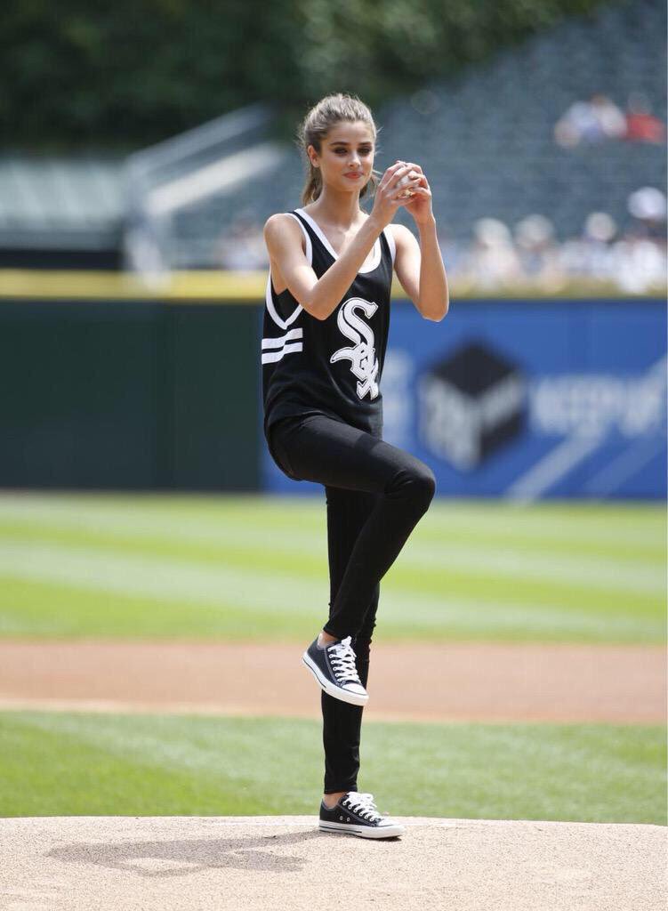 TMarieHiII's tweet photo. Me trying to throw a pitch haha ⚾️ https://t.co/yDvbnJryqX