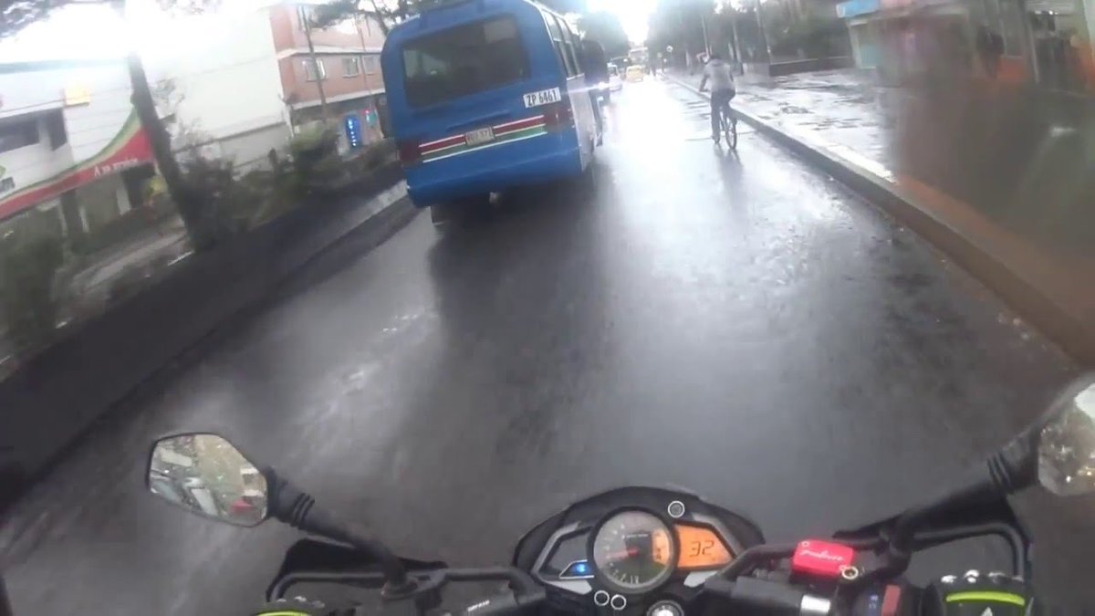 bajajmx's tweet photo. En temporada de lluvia intenta evitar rejillas, tapas de alcantarillado o líneas pintadas en el suelo. Cuídate https://t.co/hPX14PpfbT