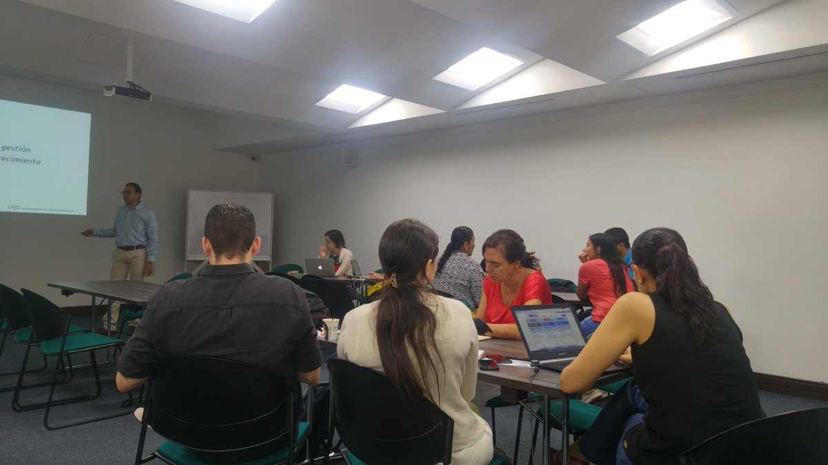 jaricapa's tweet photo. Iniciando proceso de acompañamiento y mentoria a empresas finalistas de #valle E 2016 en ccc https://t.co/NPgk0oo1wc