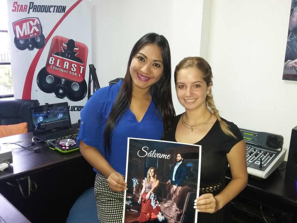 ifratellimusic's tweet photo. En @blast1041 con @lizr03 presentando Sálvame #extrapop #blastchiriqui #ifratellimusic #operapop https://t.co/Oa1VWtY72U