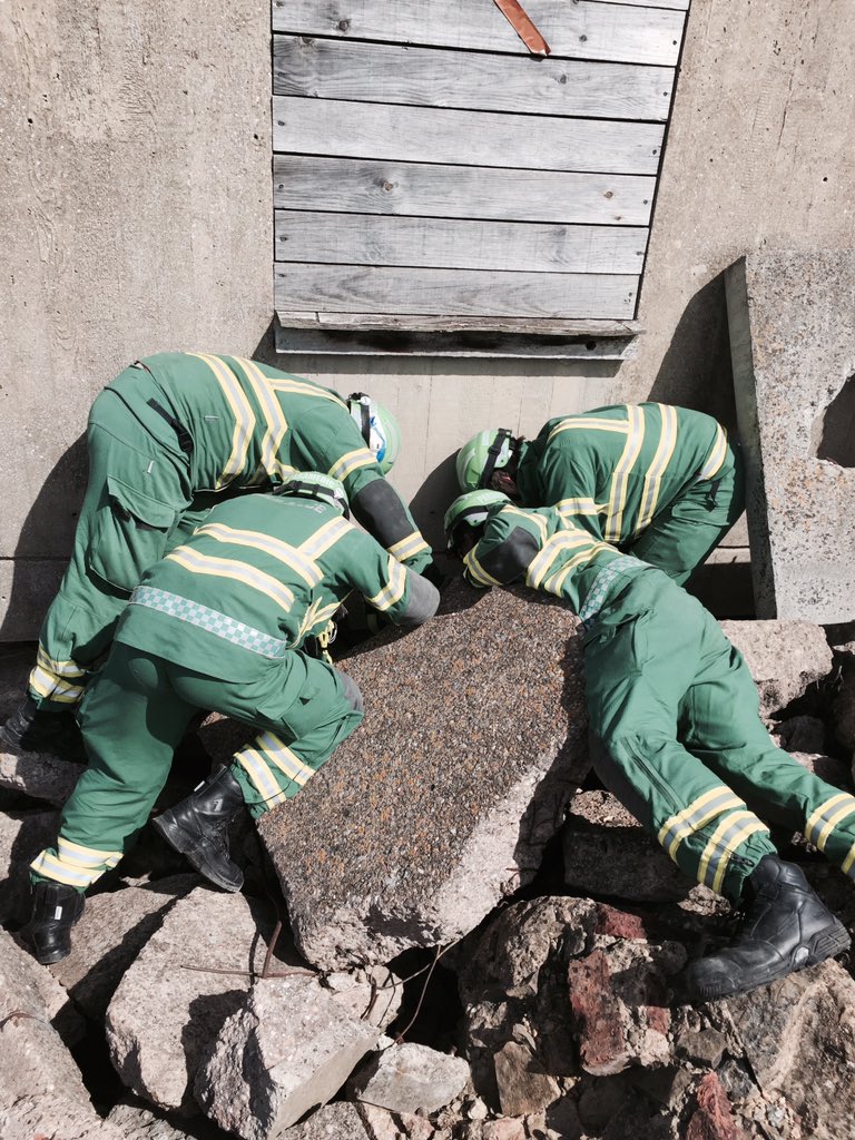 USAR final ex first casualty out. <a href="/SCAS_HART/">SCAS HART</a> @NEAS_HART @WMASHART <a href="/NWAmb_HART/">NWAS HART</a> <a href="/LAS_HART/">London Ambulance Service HART</a> <a href="/EEAST_HART/">EEAST_HART</a> @SWASFTHART