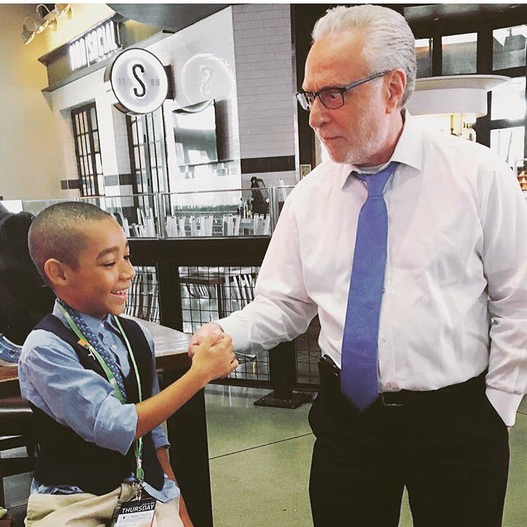 SingleMomPlanet's tweet photo. #SMPkids leading the way! @CrzyCreoleMommy son seen here playing thumb wrestling w/ #WolfBlitzer! #SingleMomsPlanet https://t.co/qNLf3smYAq