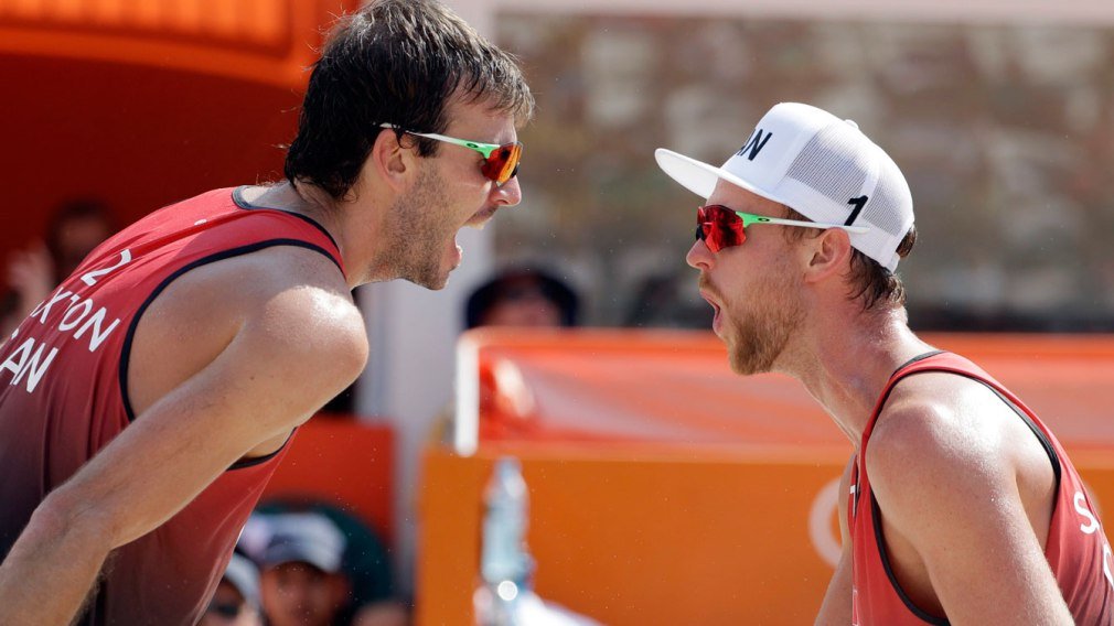 TeamCanada's tweet photo. “Anything can happen in our pool." @saxtonschalk battling arguably the toughest group: https://t.co/Zb7cl5Xfgc https://t.co/hwzUIFSZE3