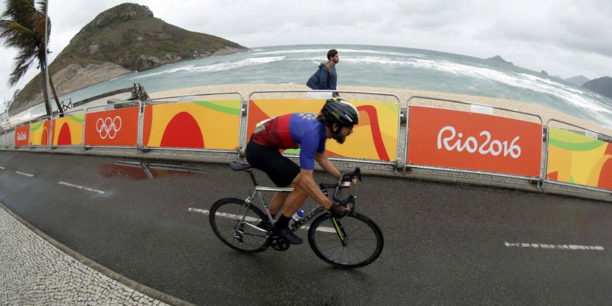 5liveSport's tweet photo. Do beards slow you down? Here's Namiba's Dan Craven and his glorious beard in the #CyclingRoad time trial

#Rio2016 https://t.co/PVPH6Q6fTm