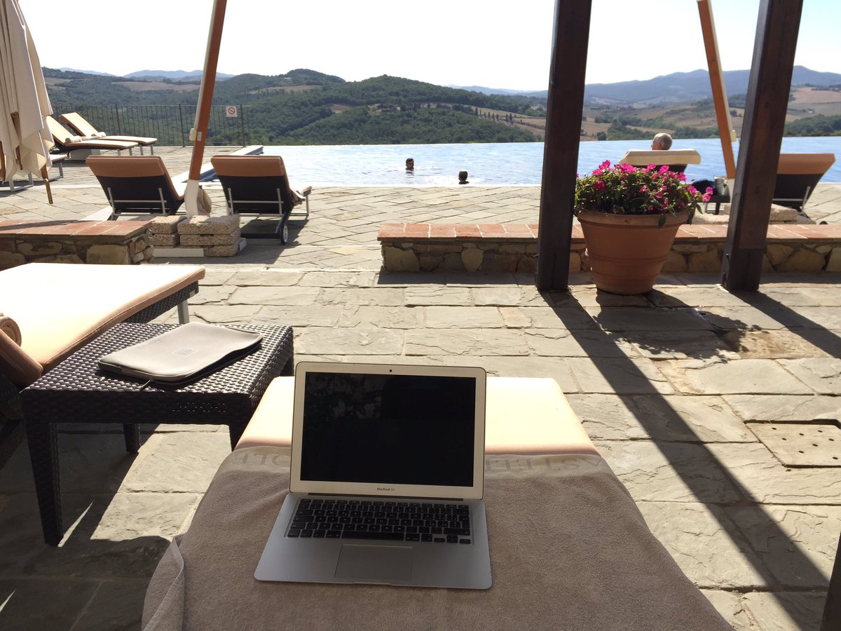 Working strategy for a sunny afternoon of August at @castellodicasole Tuscany