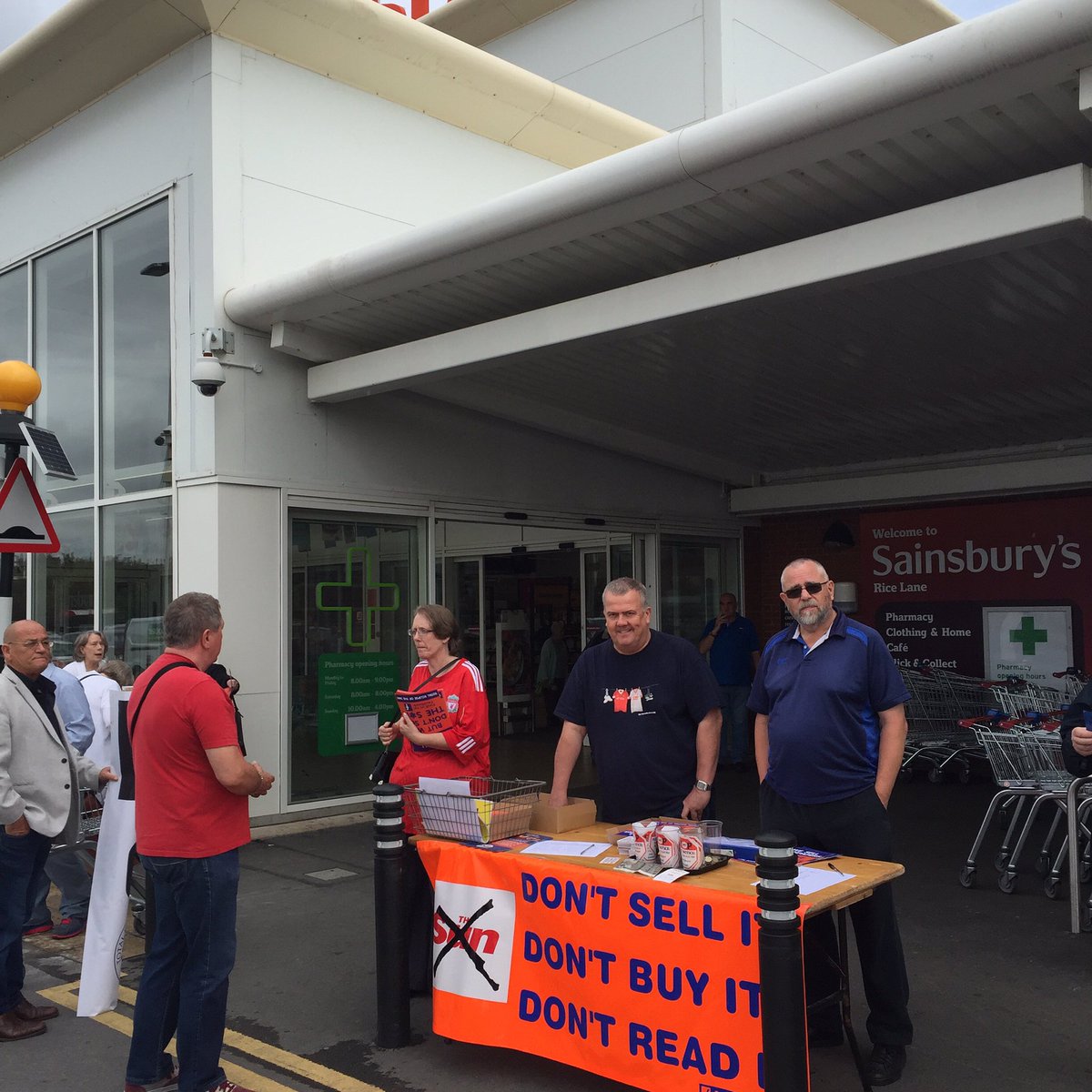 MossLandscaping's tweet photo. Don't buy the Scum! Petition outside sainsburys in Walton to stop selling the scum ! Hats off to those involved 👏🏼👏🏼 https://t.co/8Zs1YGnCWW