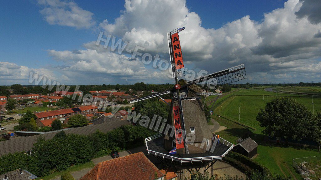 henrywallinga's tweet photo. Ook het tweede doek hangt inmiddels in de wieken van korenmolen De Zwaluw te Hasselt #teamnl ( @AnnavdBreggen ) https://t.co/tSJLNFzju7