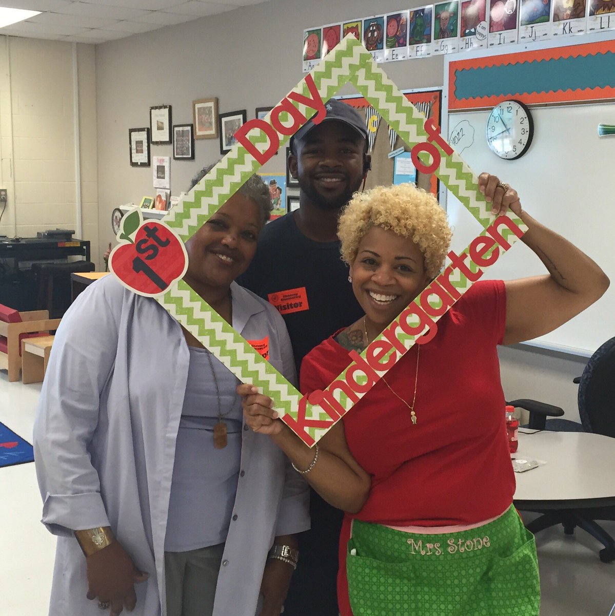 kinderstone's tweet image. #FirstDayOfK @ChanceyChat volunteering is important my mom and son @LMHSInfo grad came to help!