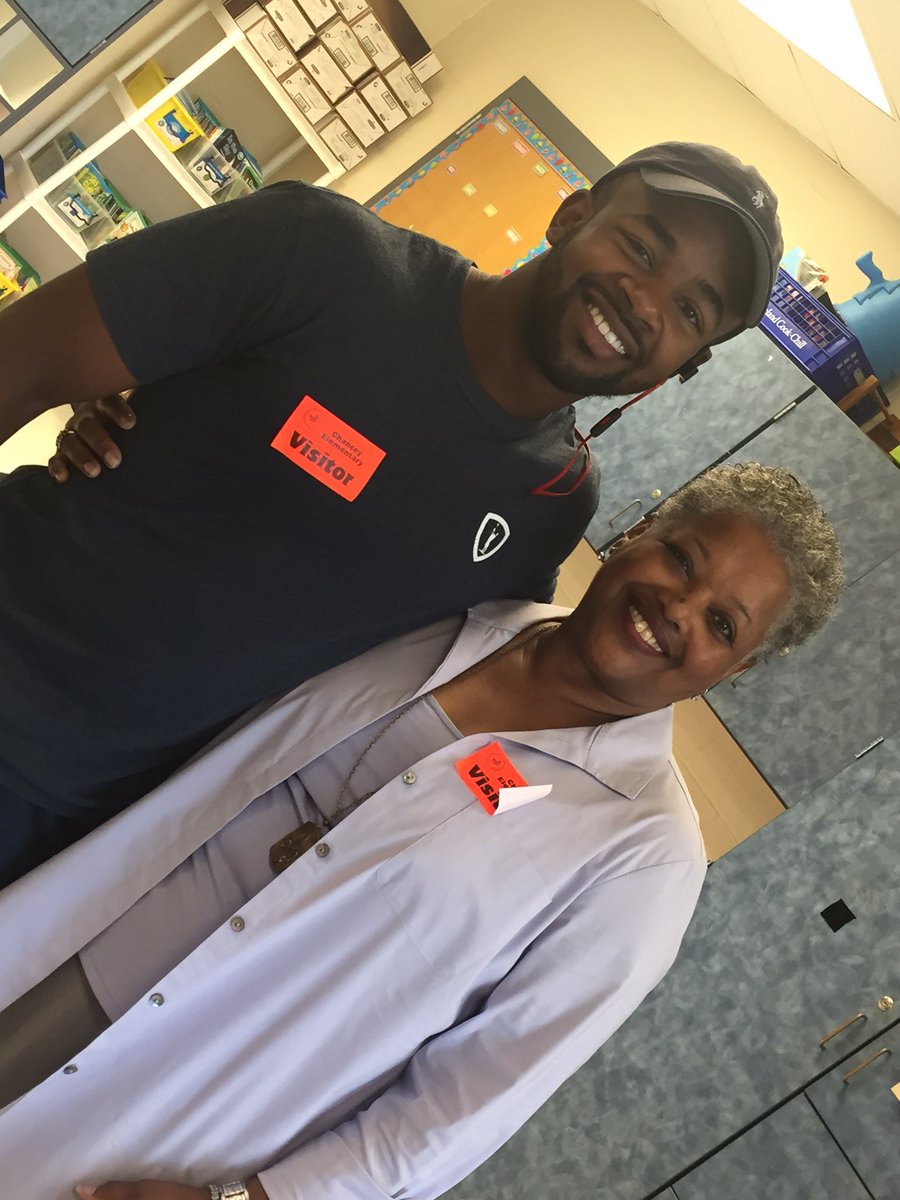 kinderstone's tweet image. #FirstDayOfK @ChanceyChat volunteering is important my mom and son @LMHSInfo grad came to help!