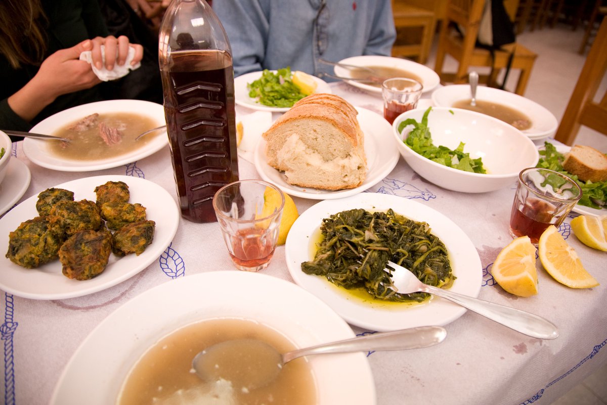 BlueZones's tweet photo. Ikarian meals will often feature wild greens (there are over 150 varieties on the island) and fresh sourdough bread https://t.co/lWI03Jccsi