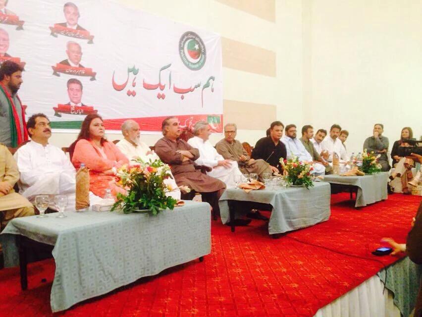 Karachi_Times's tweet photo. KHI: Regent Plaza Me PTI Workers Convension Me Badnazmi, Karkuno Ne Arif Alvi Ko Khitab Se Rok Dia #GoAlviGo K Naray https://t.co/f5C6iBPZPR