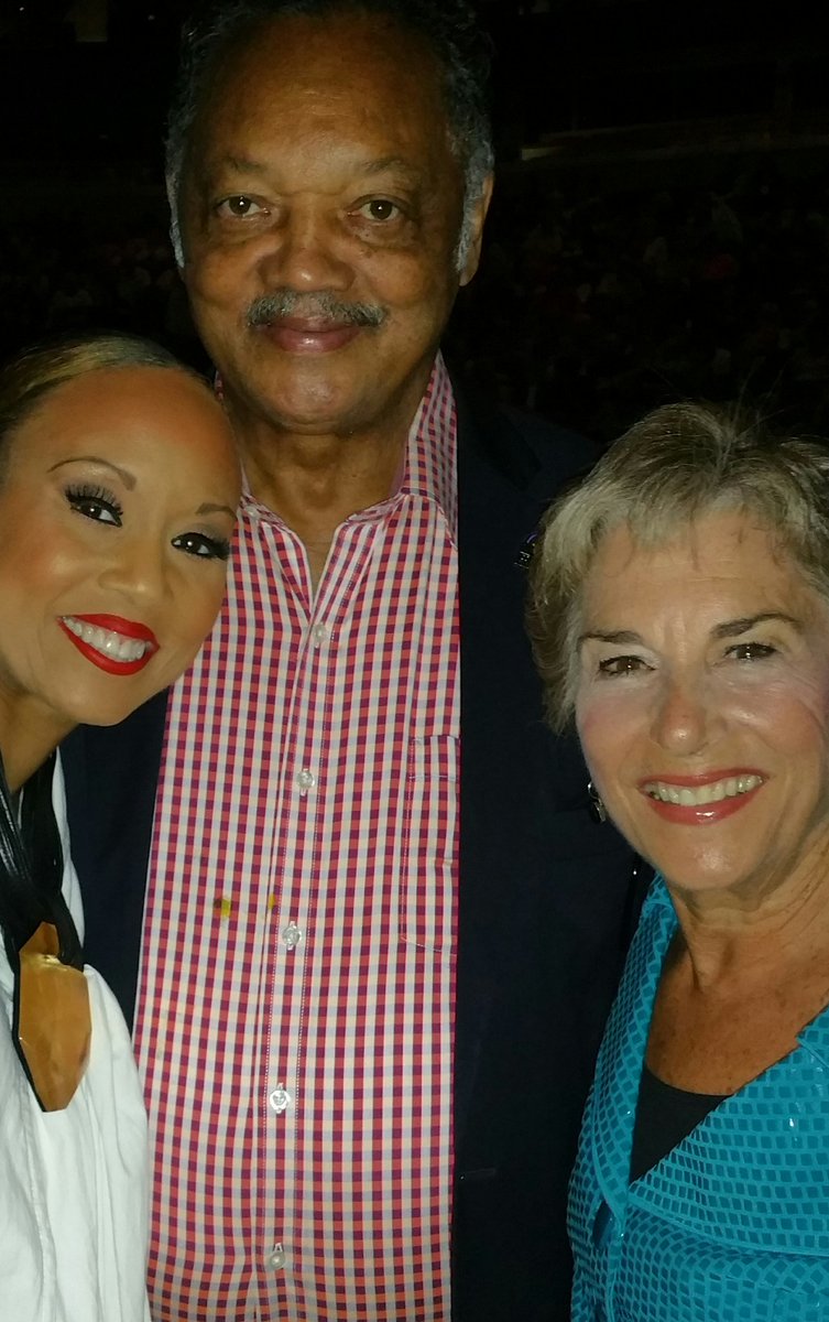 SantitaJ's tweet photo. #BarbraENCORE:.@RevJJackson @janschakowsky @SantitaJ loving #barbrastreisand concert last night! #LikeBudda #LoveHer https://t.co/wXsTxm1IEr