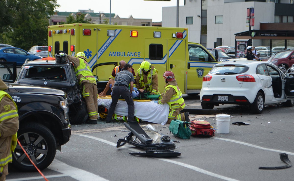 jmanteo's tweet photo. Une femme enceinte happée par une voiture sur le boulevard Laurier https://t.co/ThZJJ8bfsH https://t.co/QKxcqmixyP