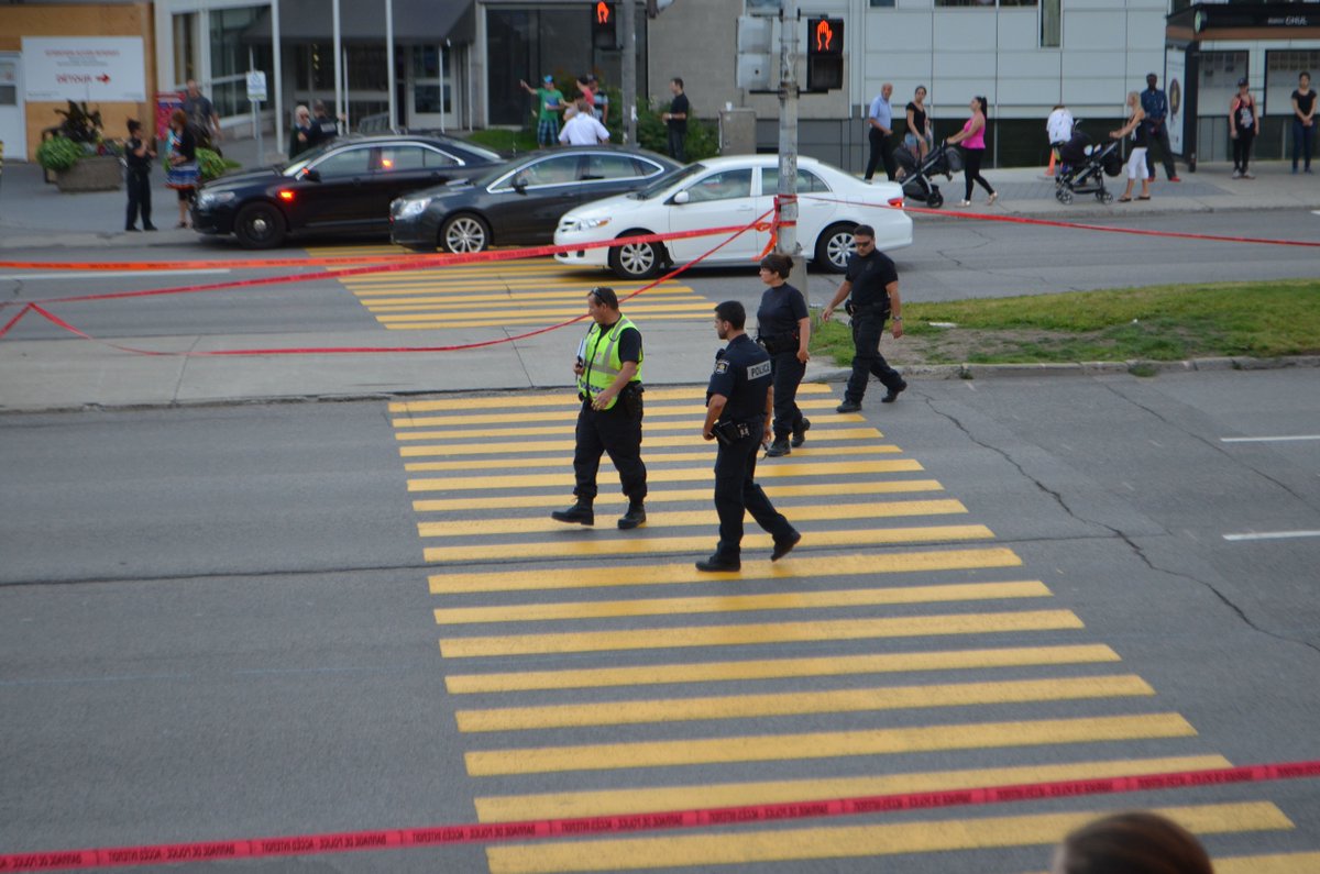 jmanteo's tweet photo. Une femme enceinte happée par une voiture sur le boulevard Laurier https://t.co/ThZJJ8bfsH https://t.co/QKxcqmixyP