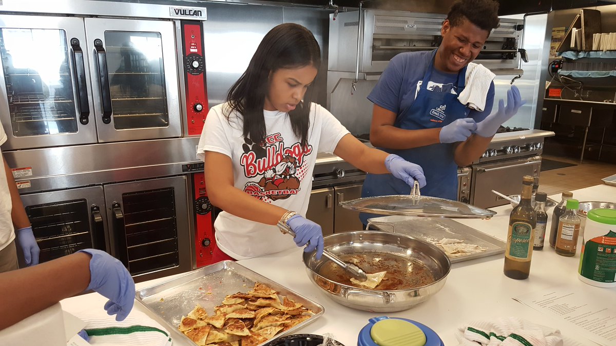 FLPcollegePrep's tweet photo. Cooking at Central!!
@flp https://t.co/8AcqMnRBZL