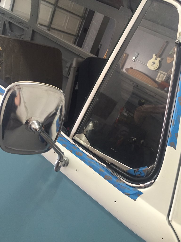 verathebus's tweet photo. Vera has wings! #wingwindows #newseals https://t.co/BpNwjRNFjn