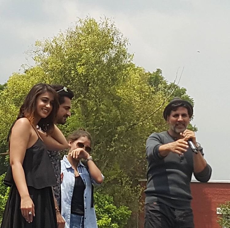 imAbhishrma's tweet photo. @akshaykumar & @Ileana_Official Today at Hansraj College in Delhi
#2DaysToRustom https://t.co/1Qbbie7U4A
