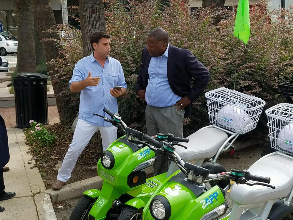 CarterToddPR's tweet image. Mayor @SteveBenjaminSC loves to @ZappRideShare around Columbia! Like the Mayor be smart wear your helmet!