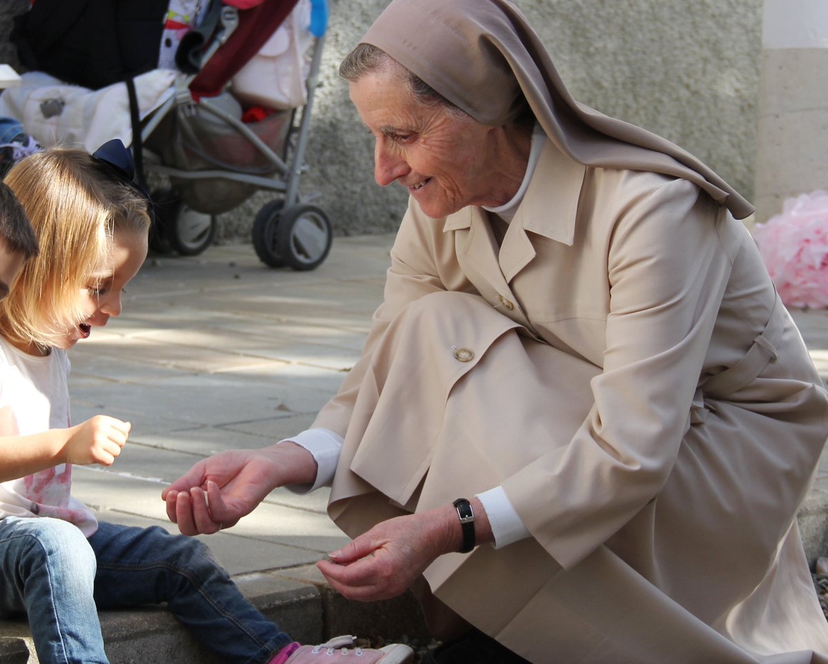 madrecarmen's tweet photo. Sor Sagrario ha marchado con Jesús al Cielo y ya está al lado de @madrecarmen. Descansa en paz. Te recordaremos... https://t.co/ShEYPmTbUQ