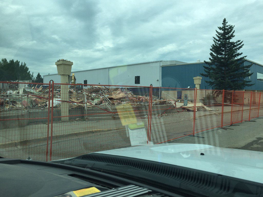 bakes_55's tweet photo. All that's left of the #RedDeerArena https://t.co/YRahwwnoso