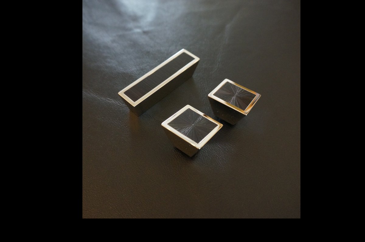 BlackandKeyUK's tweet image. @BlackandKeyUK #bespoke #strawmarquetry #handles #customised sizes. More in our showroom @DesignCentreCH