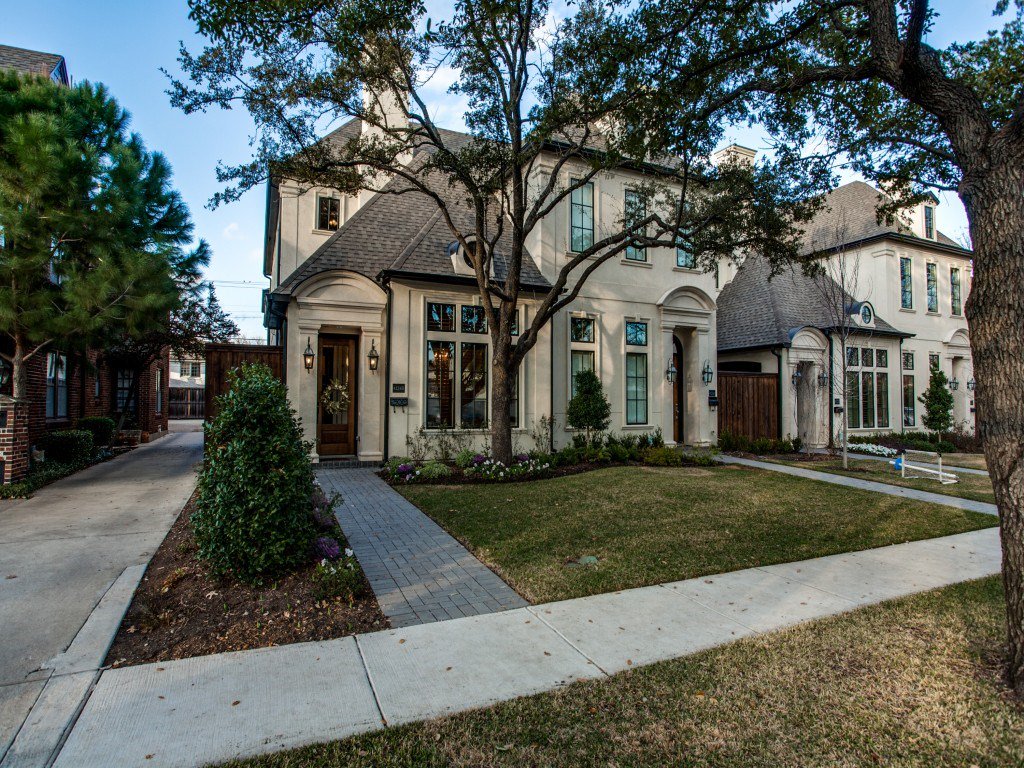 CarrollEltis's tweet photo. Congrats to our clients on their gorgeous new home in University Park! #dallasrealestate #luxury #dreamhome #closed https://t.co/q4k2wrjeJg