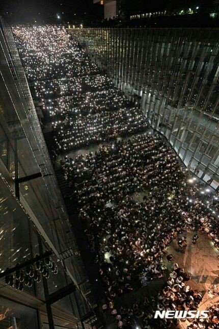 dahlnym's tweet photo. the 2nd #Students & #AlumniProtest against the #PoliceViolence & Univ's denial of its responsibility #Newsis https://t.co/mGXNxCnApF