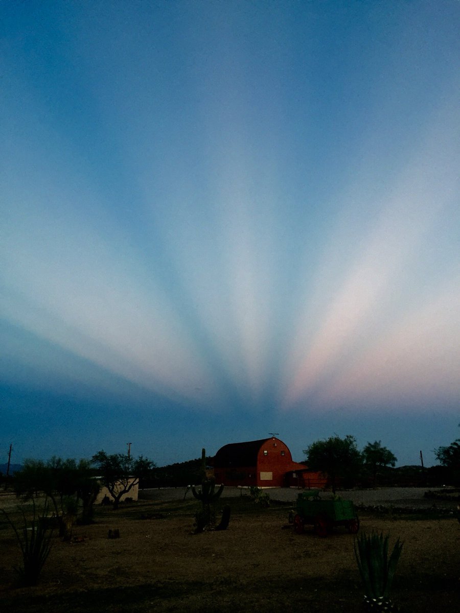 flyingeranch's tweet photo. Beautiful AZ sunsets! #flyingeranch https://t.co/PqLnzfV0v5