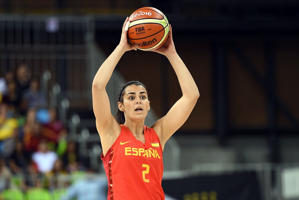 ¡Seguimos por delante ante un durísimo rival como China! La #SelFem vence 50-48 en el ecuador del 3Q