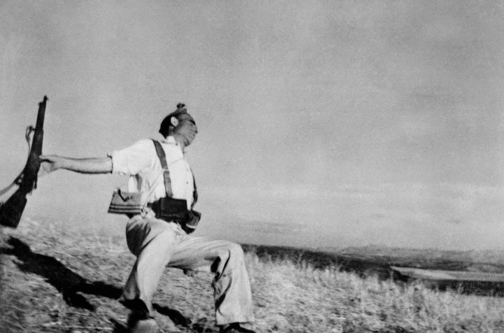 thecorner's tweet photo. The mystery behind Robert Capa’s iconic photograph. https://t.co/u6rSKIssal #RobertCapa #Photography #FallingSoldier https://t.co/ZEnlOd2ai3