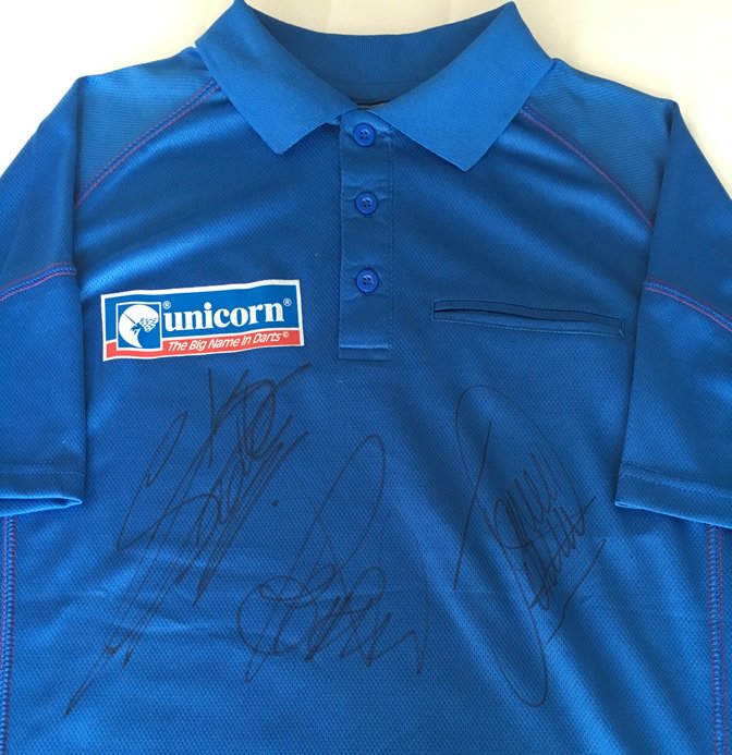 livedarts's tweet image. 🎯 RT if you fancy winning a Unicorn Darts shirt signed by Anderson, Wade and Van Barneveld! #lovethedarts
