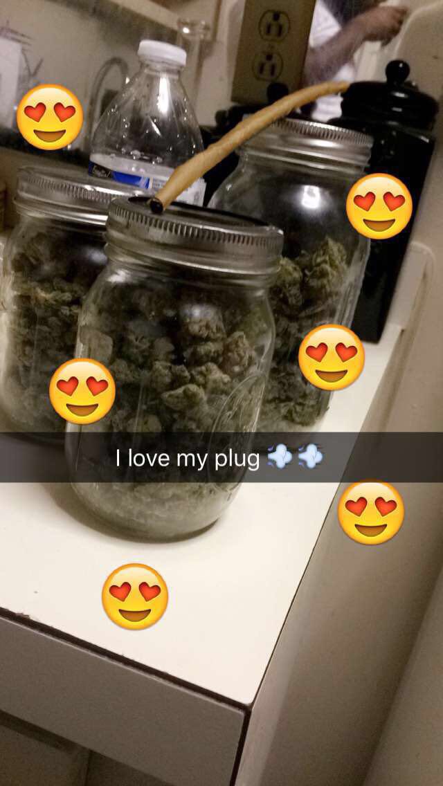 _CASHmakeMEcum's tweet photo. #ilovemyplug #atl #realhighlife #highroadtour https://t.co/eqGjpOnetF