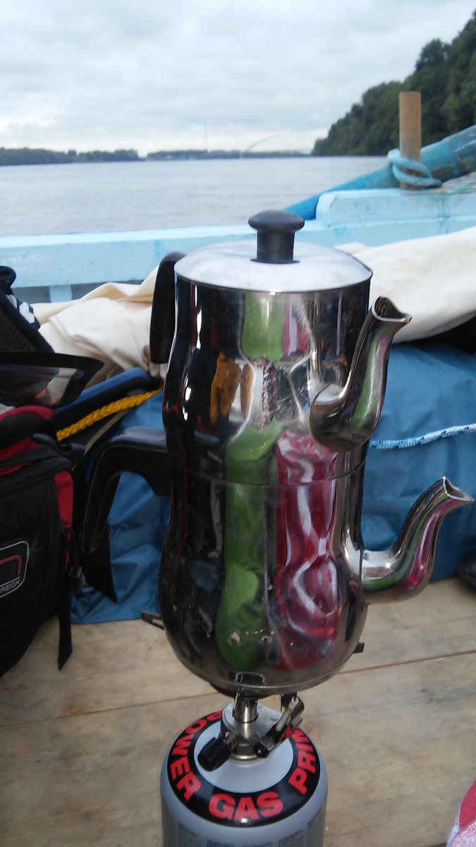 rowing4europe's tweet photo. KM 1568. Cold weather front reached #Hungary. For this we need hot tea.
#rowingforeurope #danube #donau https://t.co/mh3wssiCVo