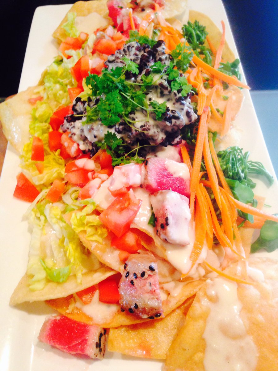 Quick lunch ? Our Ahi Tuna Nachos are the perfect eat n' go option!