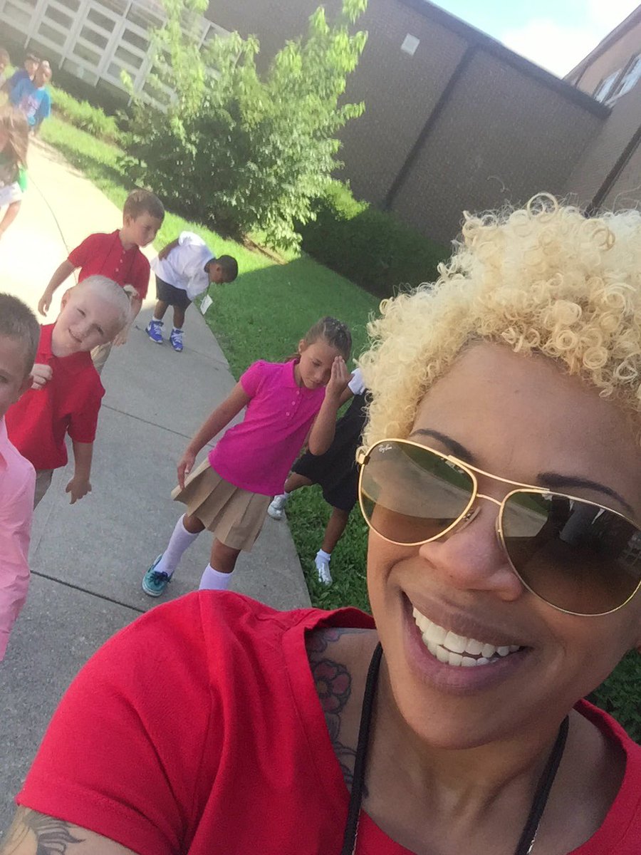 kinderstone's tweet image. #FirstDayOfK @ChanceyChat selfie with my teacher !
