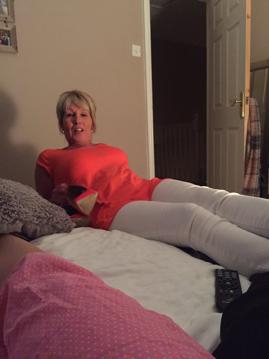 alexandraarach's tweet photo. What is this? #pisshead #getoutmyroom https://t.co/JmaNSMQwg2
