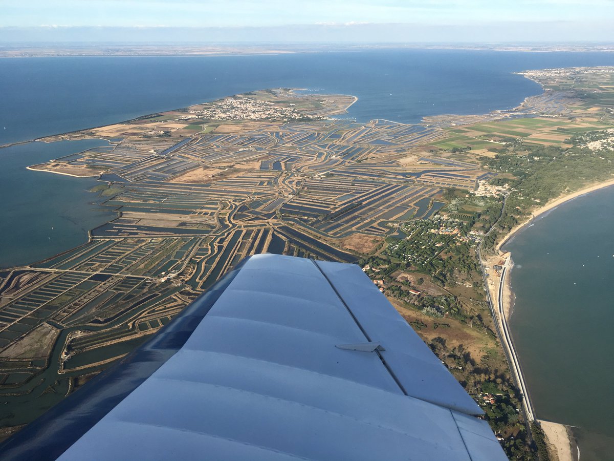 y4n_chr's tweet photo. Juste magique les marais salants de l'île de Ré vus d'en haut 😳👍 https://t.co/UKypSIzqz5