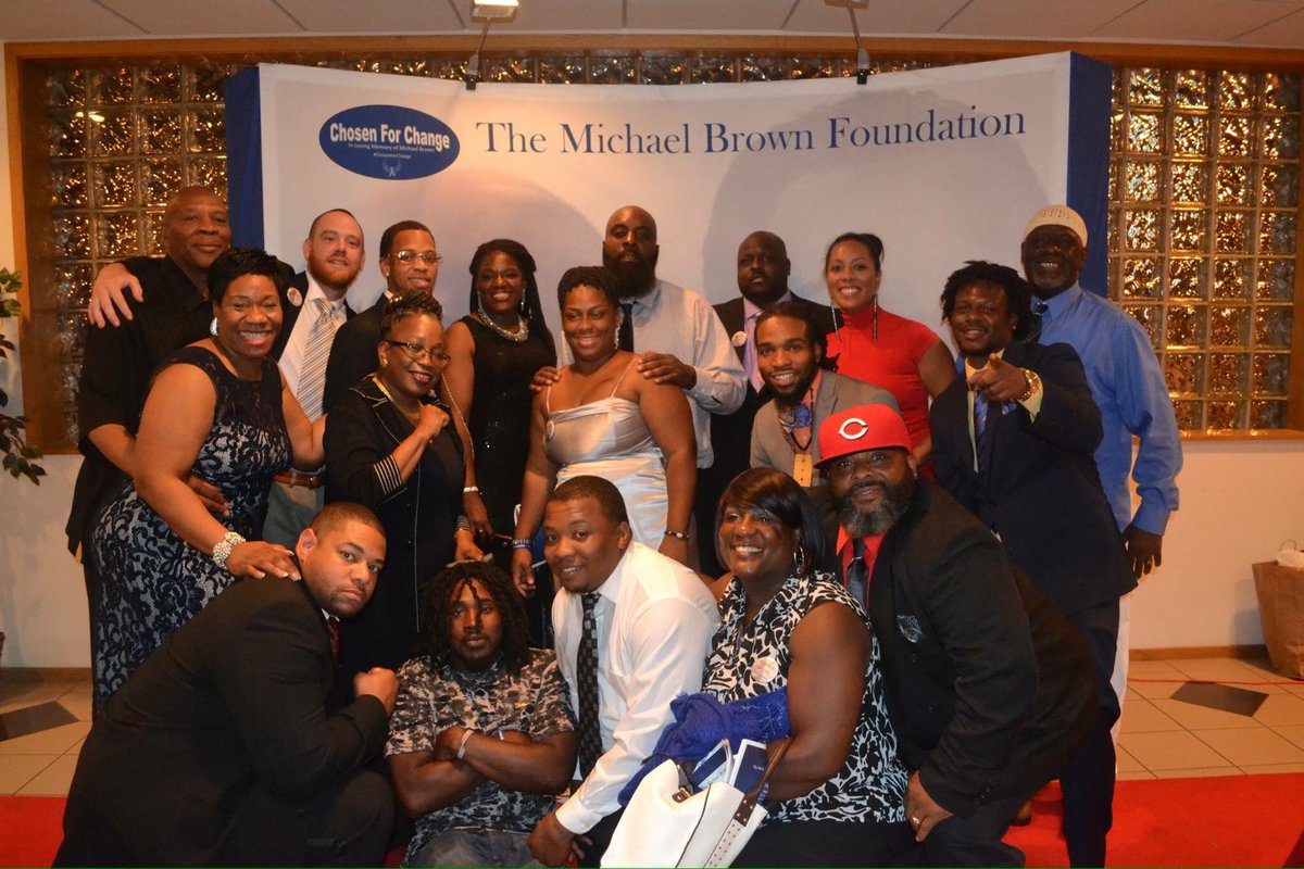 MB_ChosenFather's tweet photo. #BeingTheChange honoring leaders &amp; awarding scholarships at our dinner #MB2MW #ChosenForChange @CFCFund https://t.co/nfOhO64ban