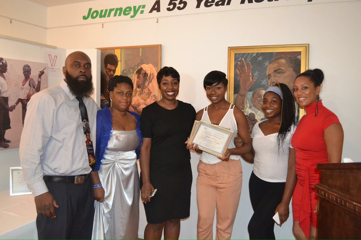 MB_ChosenFather's tweet photo. #BeingTheChange honoring leaders &amp; awarding scholarships at our dinner #MB2MW #ChosenForChange @CFCFund https://t.co/nfOhO64ban