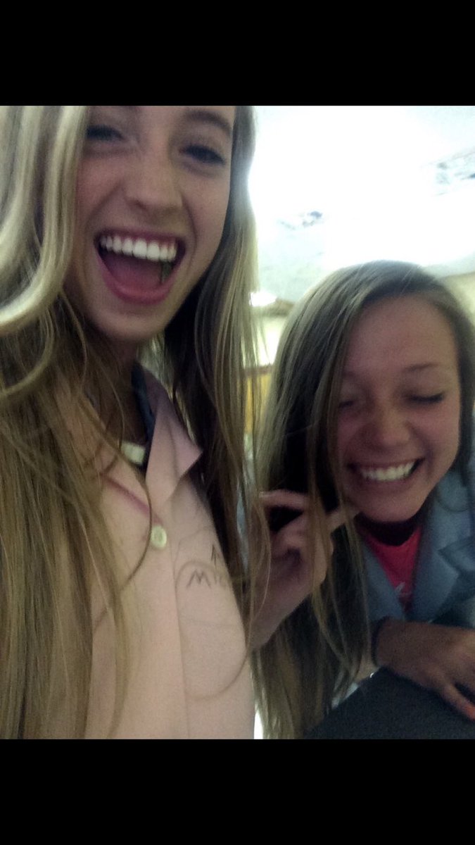 elizabethmiles_'s tweet image. Happy 17th to my main bean!! Hope it's great lysm!! #wednesdaybeanday #schomp #toiletbowl