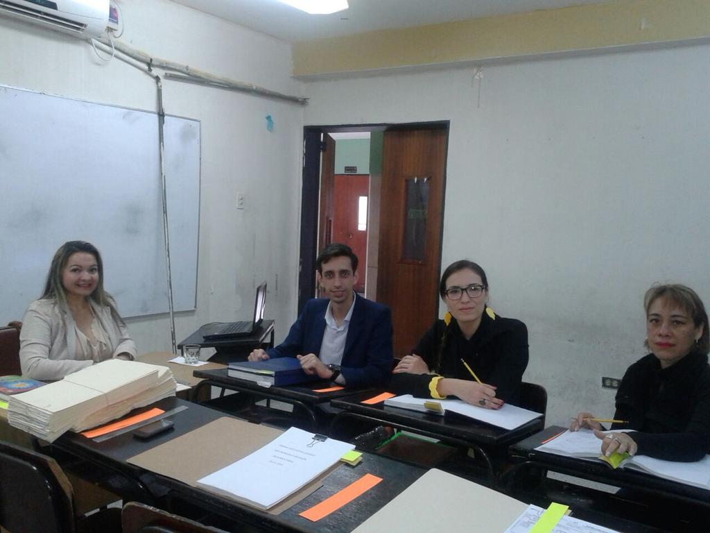 MunicipioSC's tweet photo. @dfssc33 Milady Pulido con el equipo de firmantes de títulos @DRCEE_Tachira @SaIaTachira @SilvaEleazarL https://t.co/AwwCBbonVk