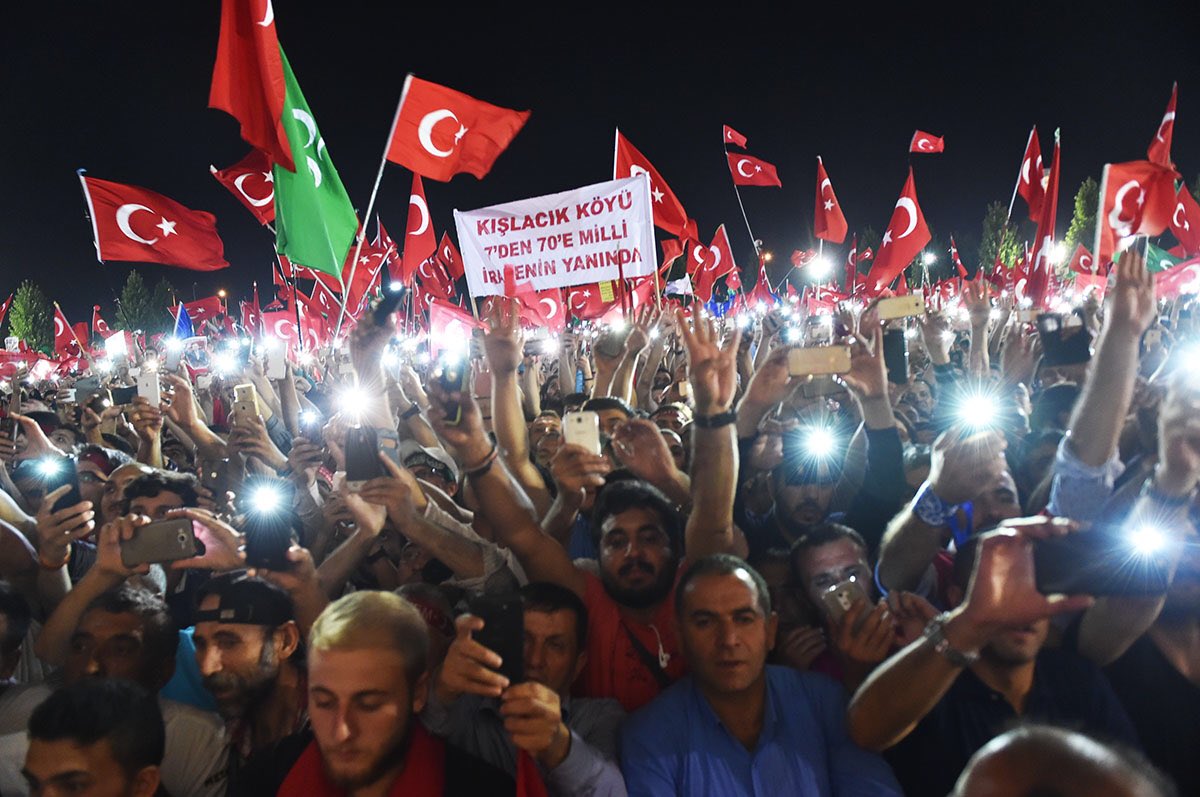 trpresidency's tweet photo. Our people`s guard of democracy at People`s Mosque. 26th Night! (3) https://t.co/mgGxmYy5kX