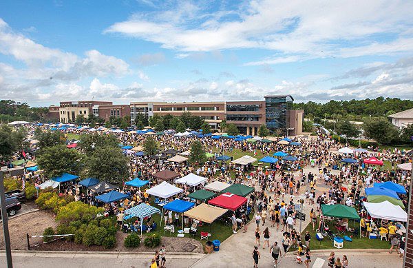UCF2017's tweet photo. Tailgate SZN is upon us 🍻😎🙌🏽 https://t.co/w4GM9tOZGM