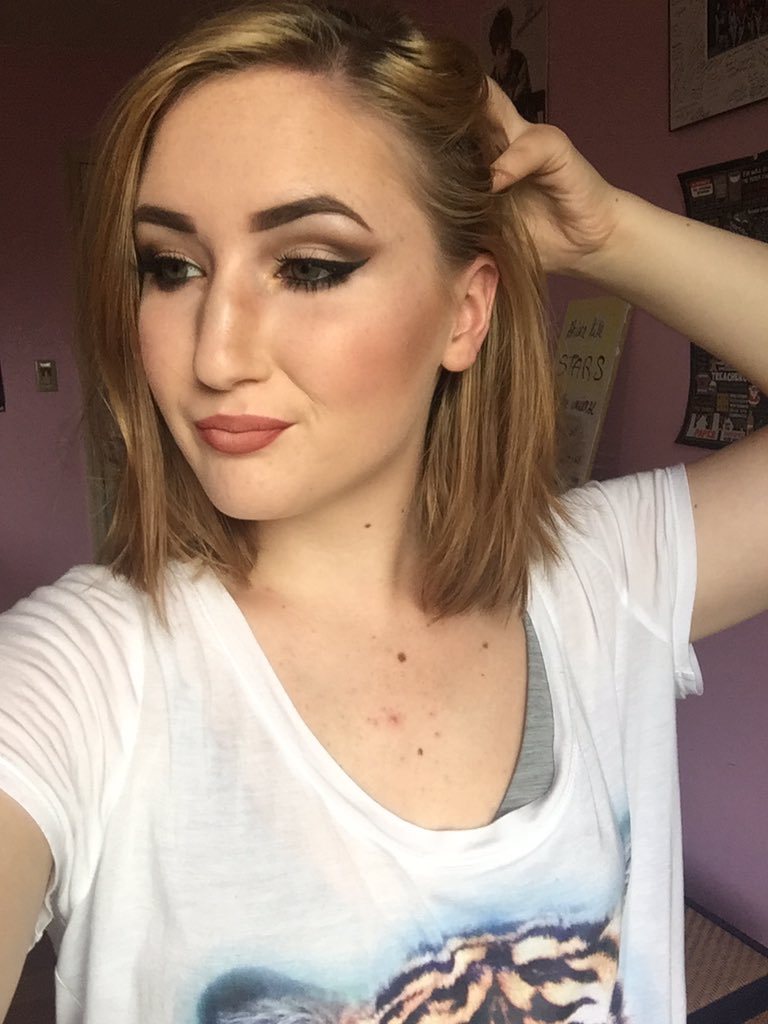 julistrawbridge's tweet photo. Beat for myself #makeup #bakeface #beatface #fleek https://t.co/ZhnCy1GLKS