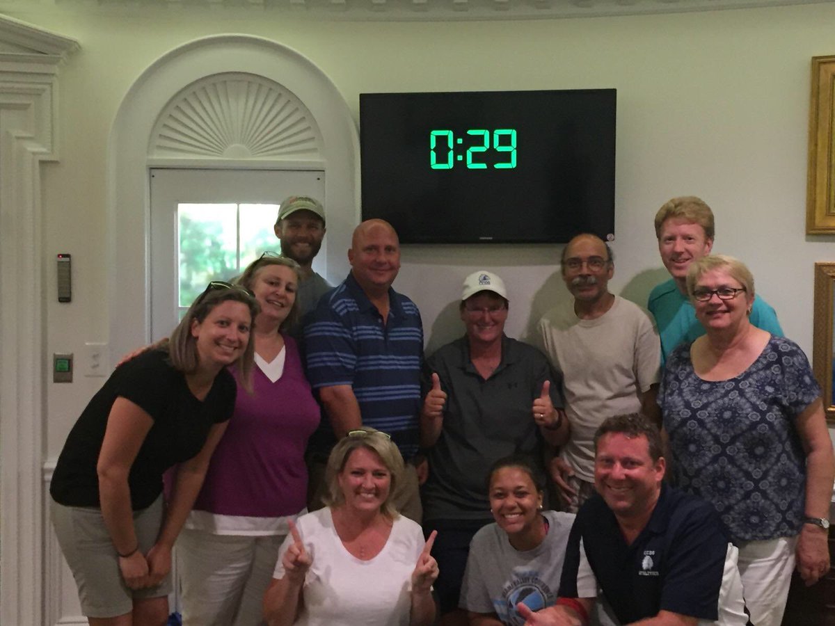 CCDSHirsch's tweet photo. Awesome afternoon w/ some of my @CountryDay MS Faculty at @HoudinisRmEsc escaped the Oval Office w/ 29 sec to spare! https://t.co/UclH7Tzj3p